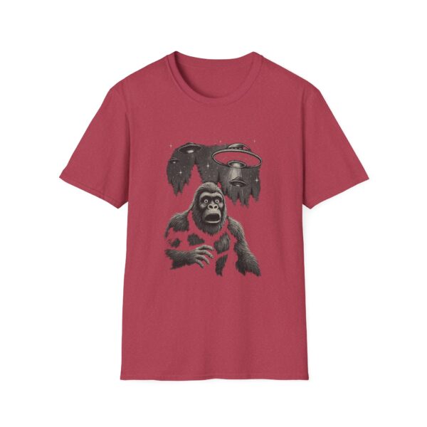 Bigfoot vs Aliens T-Shirt – Cryptid UFO Encounter Graphic Tee