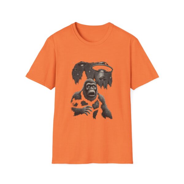 Bigfoot vs Aliens T-Shirt – Cryptid UFO Encounter Graphic Tee