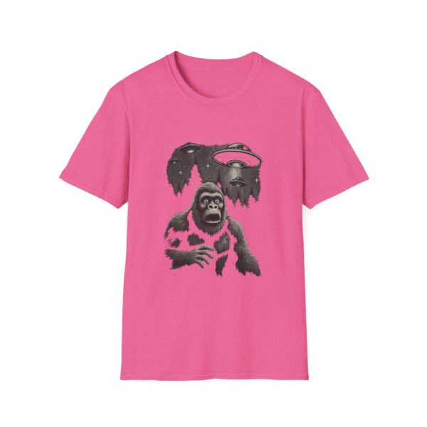 Bigfoot vs Aliens T-Shirt – Cryptid UFO Encounter Graphic Tee