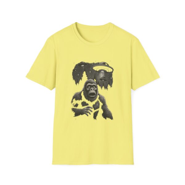 Bigfoot vs Aliens T-Shirt – Cryptid UFO Encounter Graphic Tee